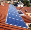 Impianto fotovoltaico integrato architettonicamente da 2,99 kWp<br />
13 moduli Solarday PX60-230<br />
Romagnano Sesia (NO)